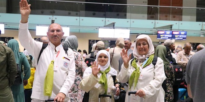 Kutsal topraklara yolculuk başladı