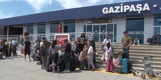 Gazipaşa Havalimanındaki uçak arızası diğer yolcuları vurdu