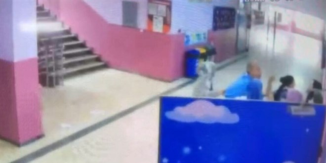 Eğitimde bir şiddet olayı daha: Sinirlenen veli okulu birbirine kattı