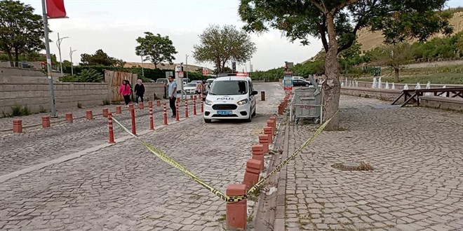 Tartıştığı kişiyi kalbinden bıçaklayarak öldürdü