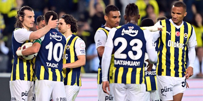 Kadıköy'de 'Yönetim istifa' sesleri