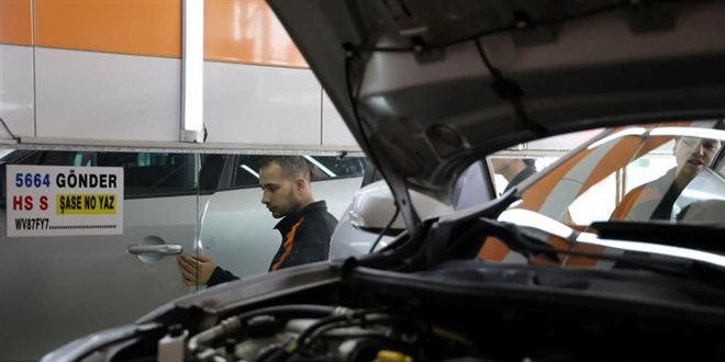 Ekspertize götürülen aracın airbaginden sünger çıktı