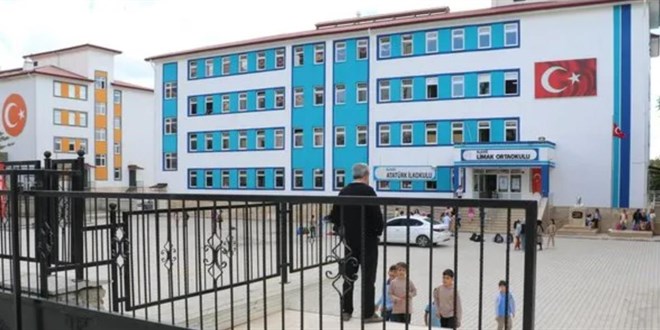 Kopya çekerken yakalanan öğrenci öğretmenini bıçakladı