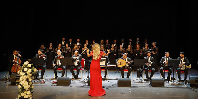 Öğretmenler koro kurdu, muhteşem bir konser verdi