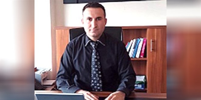 Dekan yardımcısı, kız öğrencisi tarafından bıçaklandı