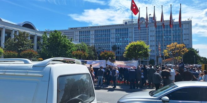 Özel halk otobüsü esnafından Saraçhane'de İBB'ye protesto
