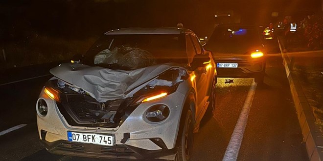 Yolun karsna gemek isterken otomobilin arpt kii hayatn kaybetti