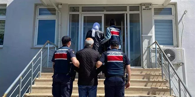 Mersin'de polis evine saldran terristin anne ve babasna gzalt