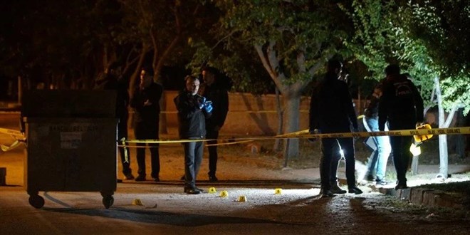 Çorum'da polis memuru, husumetli olduğu komşusunu öldürdü