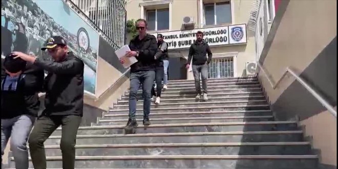 İstanbul'da banka kartı dolandırıcılığı operasyonunda 3 şüpheli yakalandı