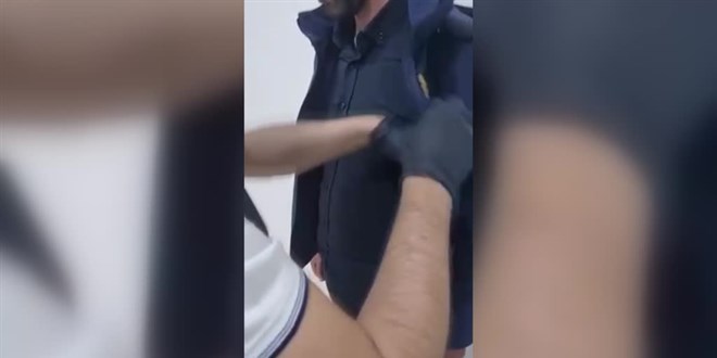 Kars'ta ehliyet sınavına giren aday kopya düzeneğiyle yakalandı