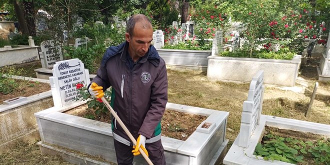 BB'nin ihmal ettii mezarlklar iin Arnavutky Belediyesi harekete geti