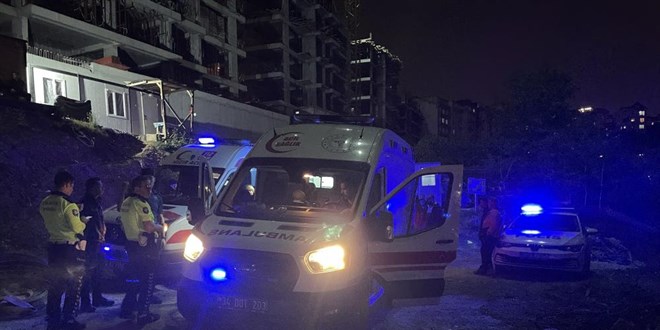 Otomobil, inaat ile istinat duvar arasndaki bolua dt: 1 l