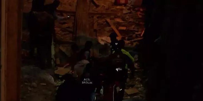 Eyüpsultan'da otomobiliyle inşaat alanına düşen sürücü öldü