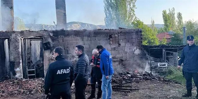 Evde çıkan yangında anne ve kızı hayatını kaybetti
