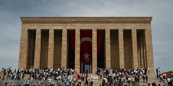 Anıtkabir, 19 Mayıs'ta 220 bini aşkın ziyaretçiyi ağırladı