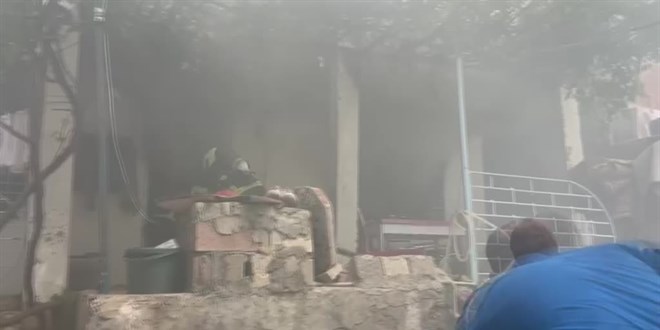 Mardin'de evde kan yangnda 2 ocuk dumandan etkilendi