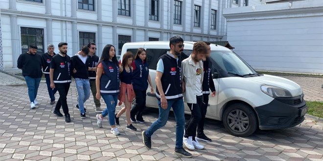 Birlikte alkol aldığı genç kızı boynuna ip bağlayıp öldüren zanlı tutuklandı