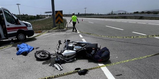 Denizli'de kaza yapan motosiklet srcs hayatn kaybetti