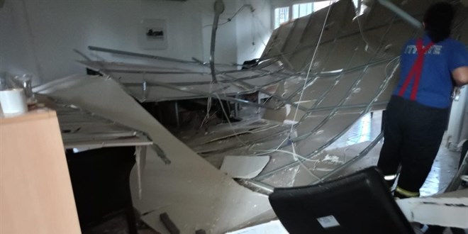 Yalova'da asma tavanı çöken nikah dairesinde 4 kişi yaralandı