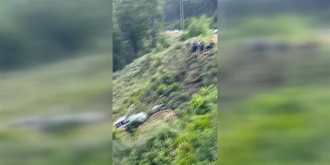 Antalya'da uçuruma yuvarlanan kamyonetteki 1 kişi öldü, 3 kişi yaralandı