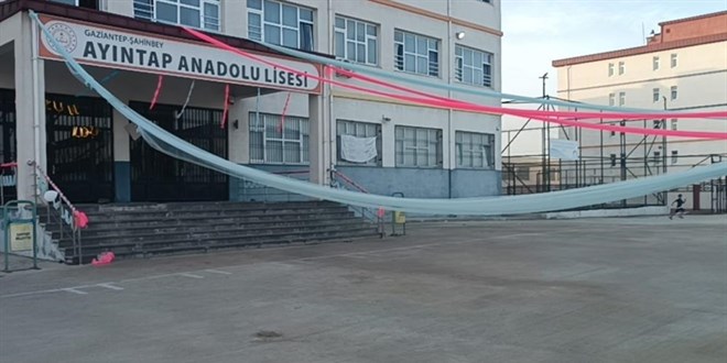 Lisedeki mezuniyet kutlamasında helyum gazlı balon patladı: 8 yaralı