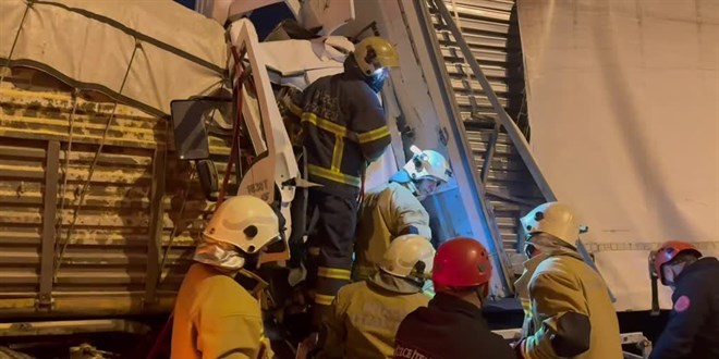 Anadolu Otoyolu'nda iki t�r�n �arp��mas� sonucu 1 ki�i �ld�