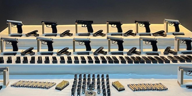 Diyarbak�r'da sal�a kovalar�ndan 14 tabanca ��kt�