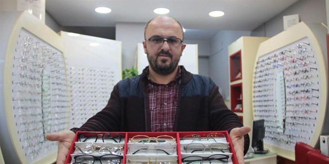 Erzurum'da 'askıda gözlük' uygulaması başlatıldı