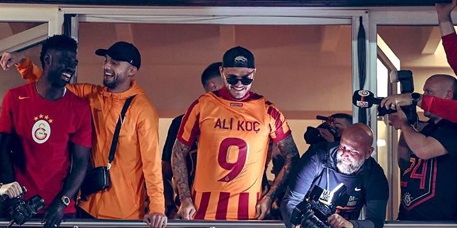 Mauro Icardi, kutlamalarda Ali Koç forması giydi!