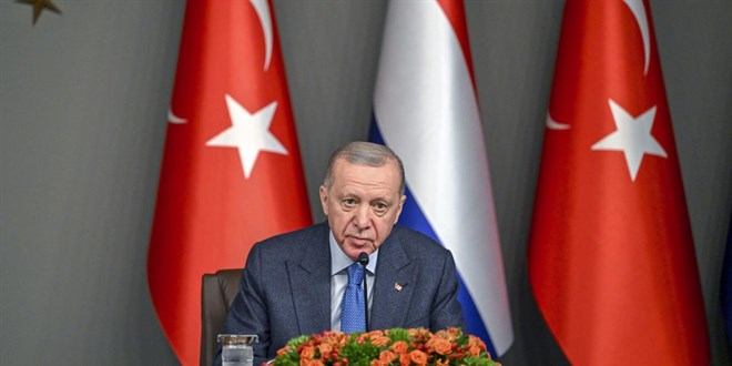 Cumhurbaşkanı Erdoğan'dan Galatasaray Kulübü Başkanı Özbek'e tebrik telefonu