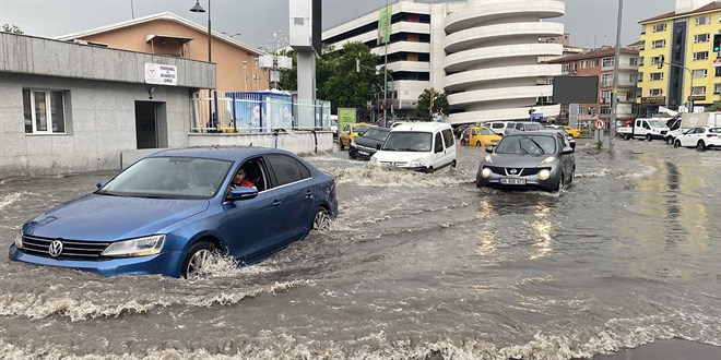 Başkentte sağanak etkili oldu