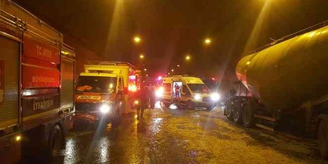 Aydın'da itfaiye aracı ile motosikletin çarpışması sonucu 2 kişi yaralandı