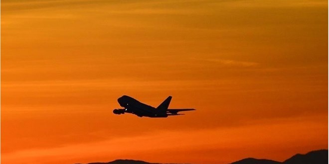 Kabin basınç arızası meydana gelen uçak Varşova Havalimanı'na acil iniş yaptı