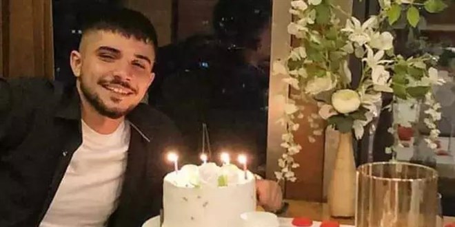 Otomobil direğe çarptı; sürücü Berke öldü