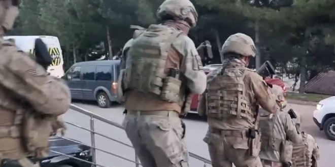 FETÖ'nün 'kadın' yapılanması çökertildi: Para transferi polis kamerasında