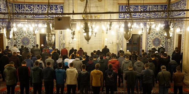 Yarın sabah namazında tüm camilerde Filistinliler için dua edilecek