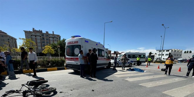 Beton mikserinin �arpt��� bisikletli hayat�n� kaybetti