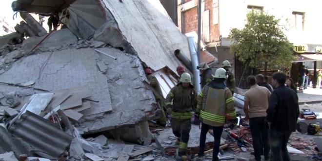 İstanbul'da bina çöktü: 1 kişi öldü, 2'si ağır 8 kişi yaralandı