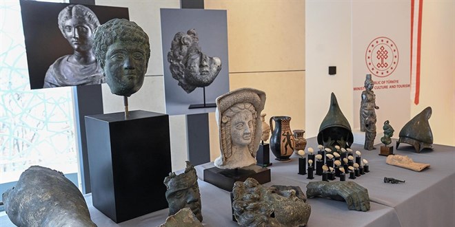 Yurt d���na ka��r�lan 8 bine yak�n eser T�rkiye'ye getirildi