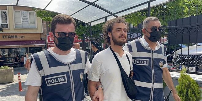 Camilerde Kur'an-ı Kerim'lere zarar veren alkollü şüpheli tutuklandı