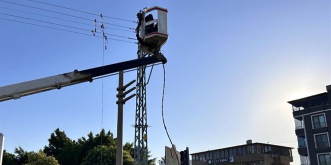 Hatay'da yüksek sıcaklar elektrik telinde patlamaya sebep oldu