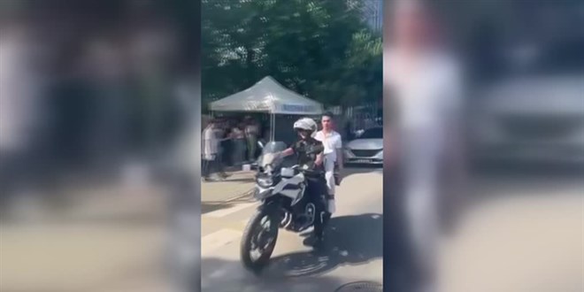 Denizli'de YKS'ye geç kalan öğrencileri okullara polis yetiştirdi