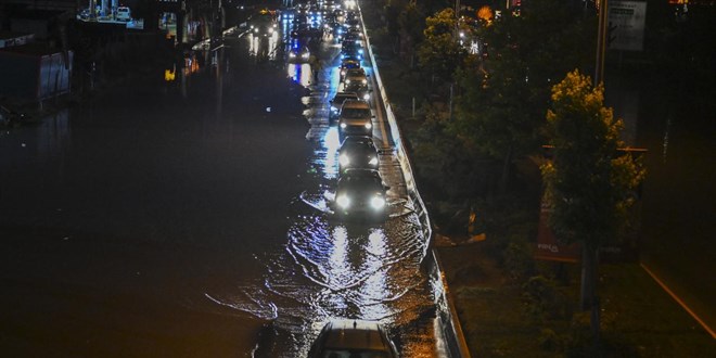 Ankara'da sağanak etkili oldu: Ayaş yolu kontrollü olarak trafiğe açıldı