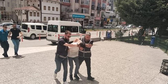 Okul müdürü ve hizmetliyi zincirle darp eden şahıs serbest