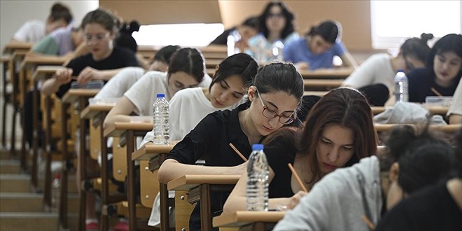 YKS'nin üçüncü oturumu Yabancı Dil Testi başladı