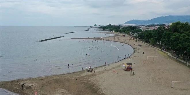 Serinlemek için denize giren 15 yaşındaki çocuk boğuldu