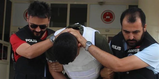 Elindeki altın bilezikleri almak için komşusunu öldürdü