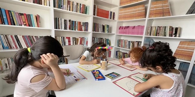 Konteyner kente kurulan kütüphane bilgi yuvası oldu