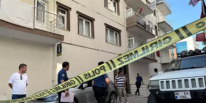 Boşanma aşamasındaki kadın evde sırtından bıçaklanmış halde ölü bulundu